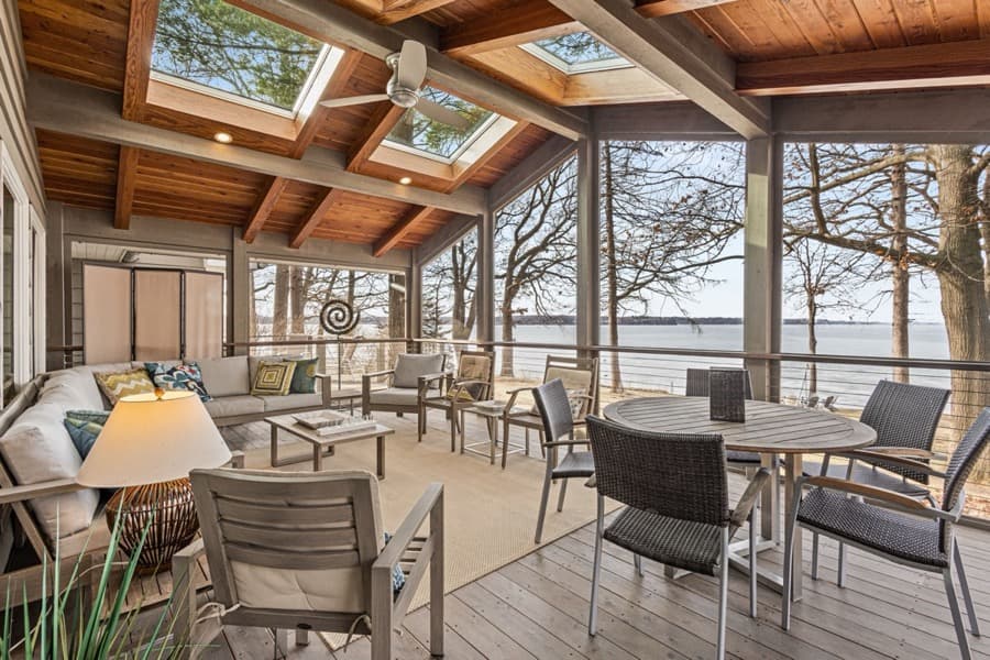 Lakefront Screened Porch